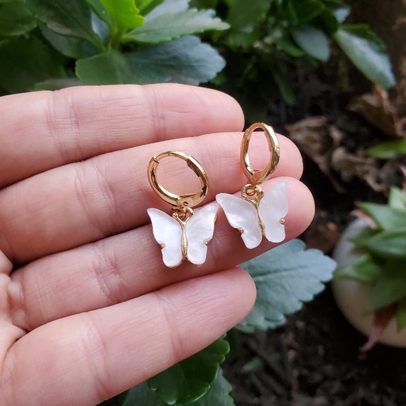 NWOT Gold & White Butterfly Huggie Earrings - Picture 11 of 15